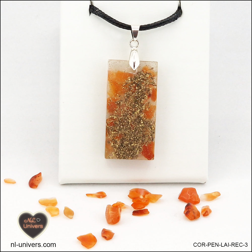 Pendentif Cornaline rectangle M.2 en orgonite laiton