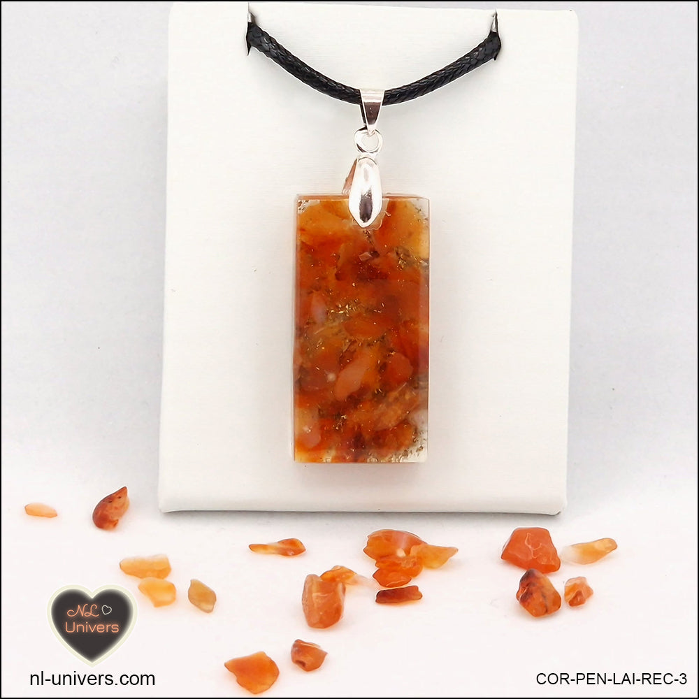 Pendentif Cornaline rectangle M.2 en orgonite laiton