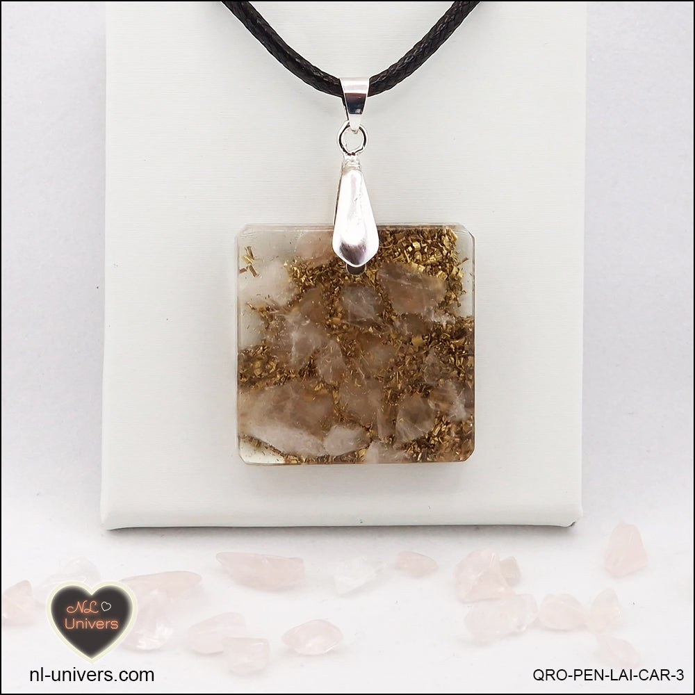 Pendentif Quartz rose carré M.2 en orgonite laiton