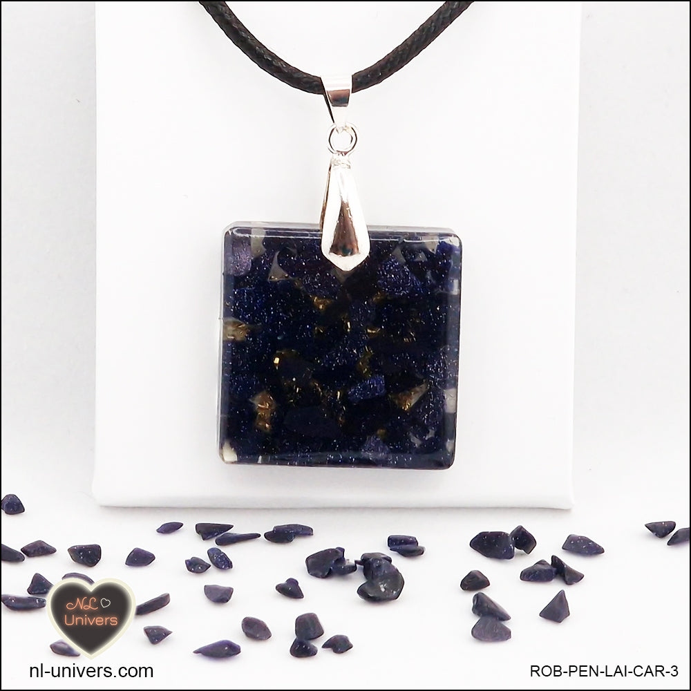 Pendentif Rivière d'or bleue carré M.2 en orgonite laiton