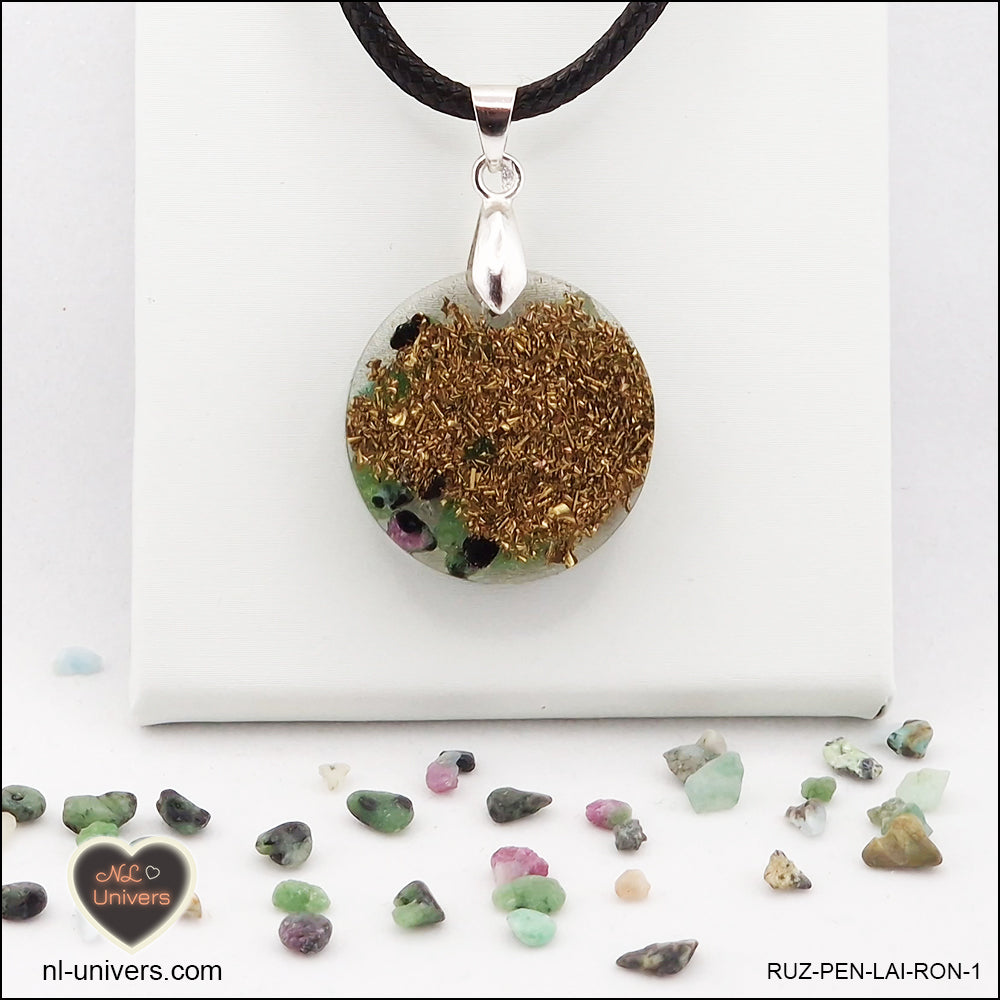 Pendentif Rubis-Zoïsite rond M.1 en orgonite laiton