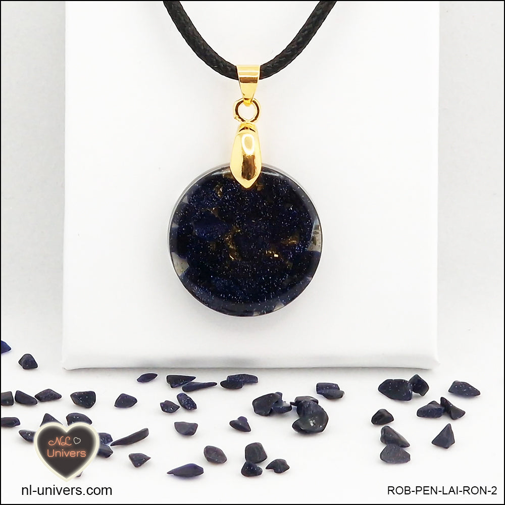 Pendentif Rivière d'or bleue rond M.1 en orgonite laiton