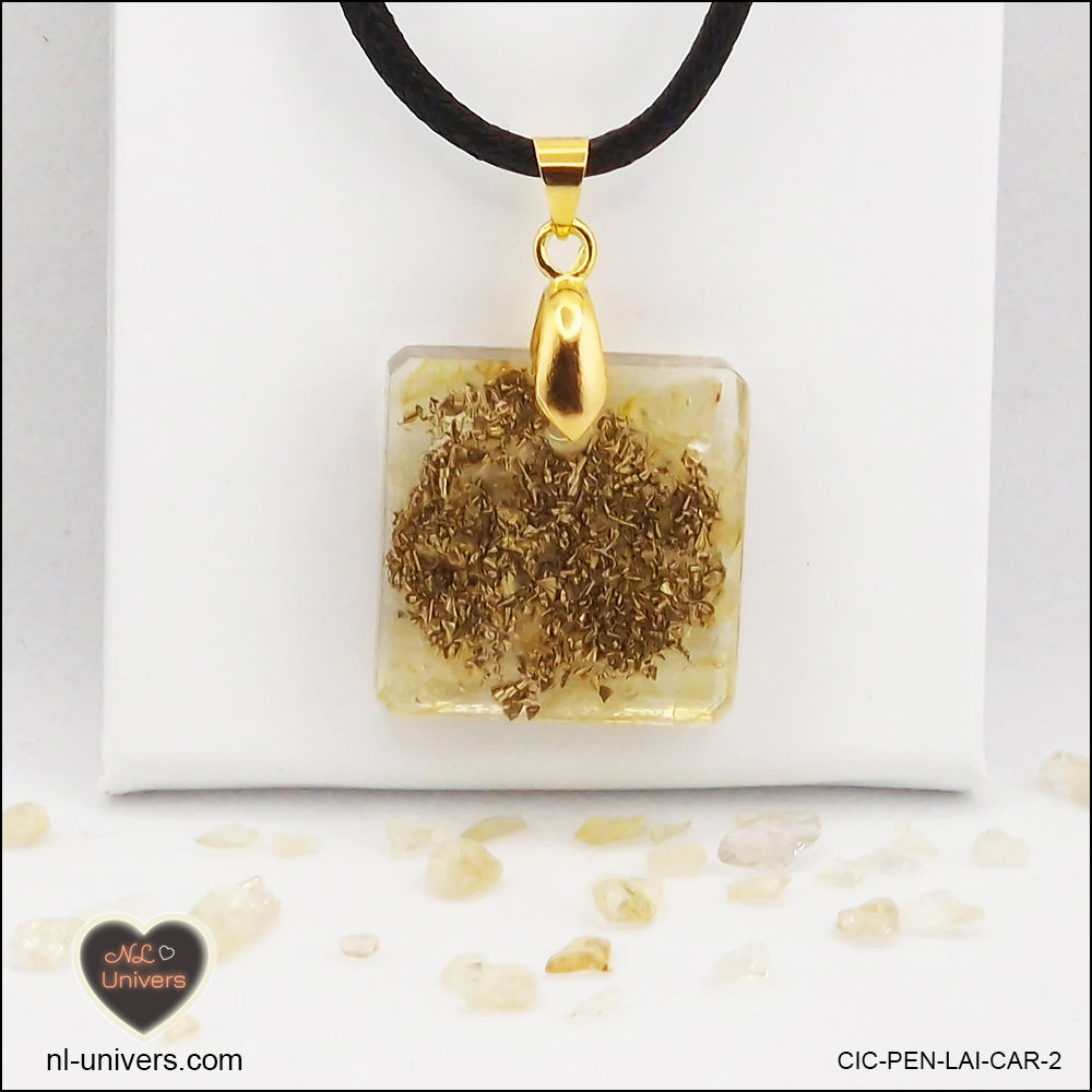 Pendentif Citrine chauffée carré M.1 en orgonite laiton