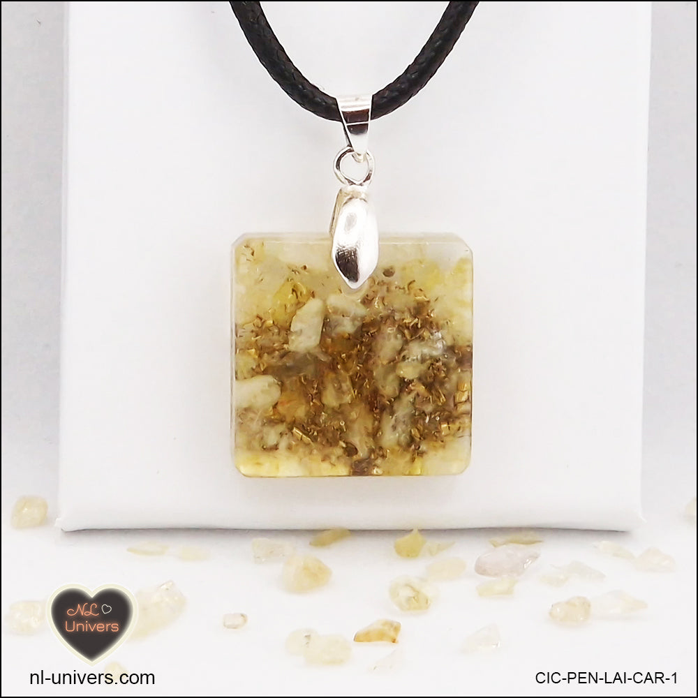 Pendentif Citrine chauffée carré M.1 en orgonite laiton