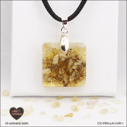 Pendentif Citrine chauffée carré M.1 en orgonite laiton