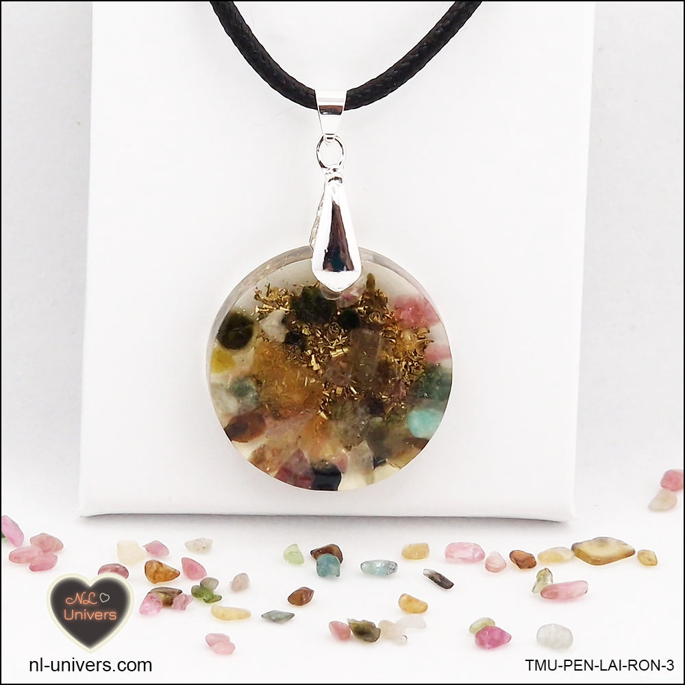 Pendentif Tourmaline multicolore rond M.2 en orgonite laiton