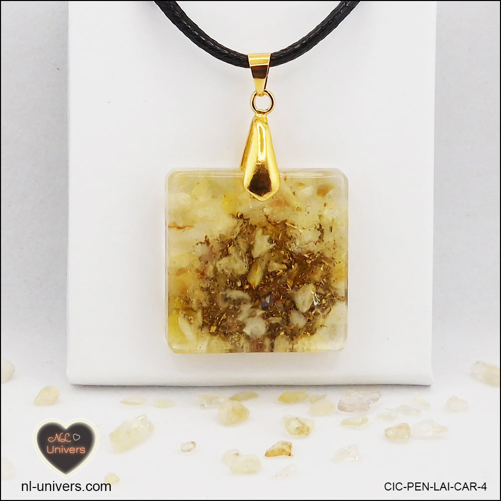 Pendentif Citrine chauffée carré M.2 en orgonite laiton