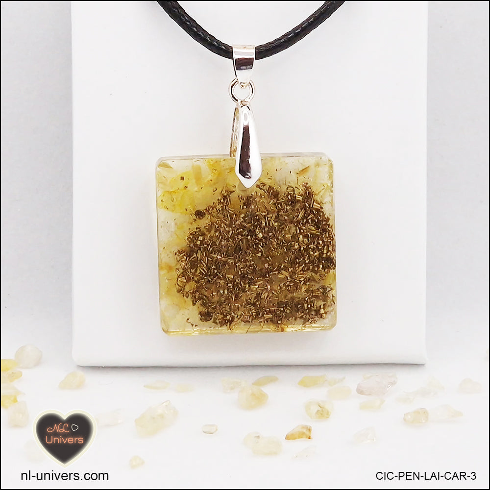 Pendentif Citrine chauffée carré M.2 en orgonite laiton