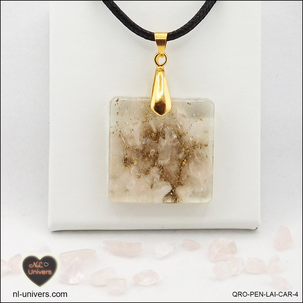 Pendentif Quartz rose carré M.2 en orgonite laiton