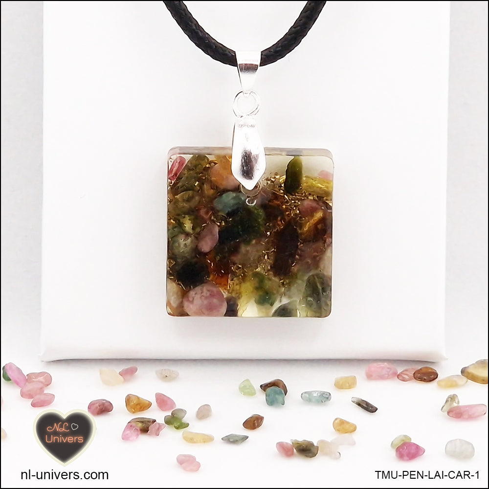 Pendentif Tourmaline multicolore carré M.1 en orgonite laiton