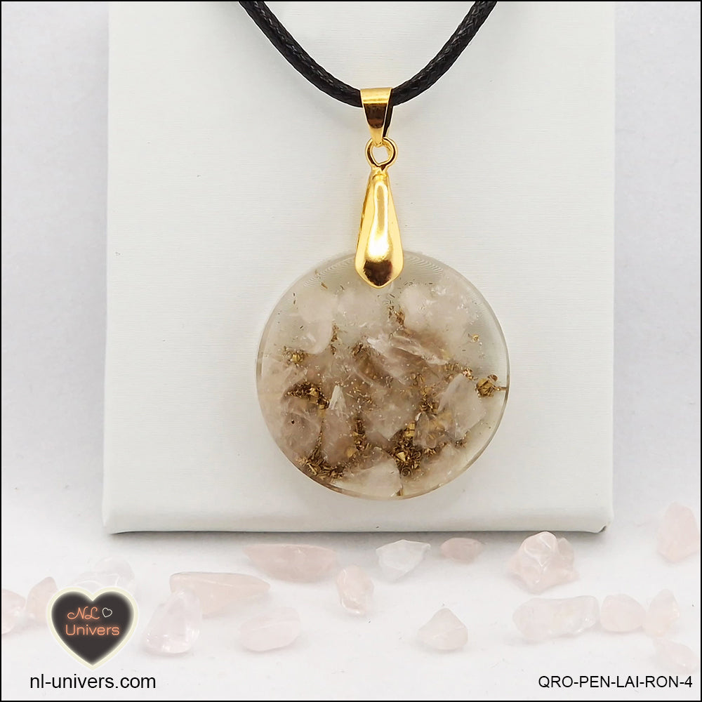 Pendentif Quartz rose rond M.2 en orgonite laiton