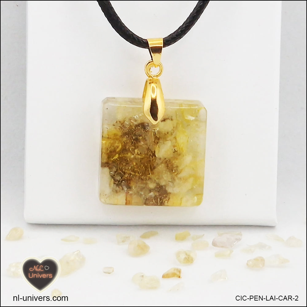 Pendentif Citrine chauffée carré M.1 en orgonite laiton