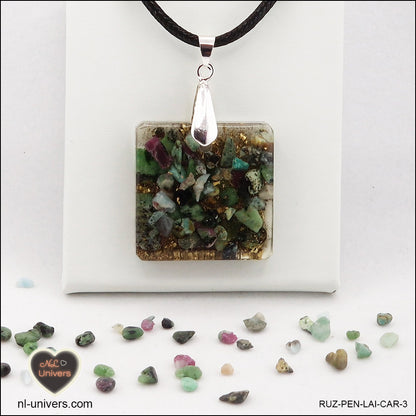 Pendentif Rubis-Zoïsite carré M.2 en orgonite laiton