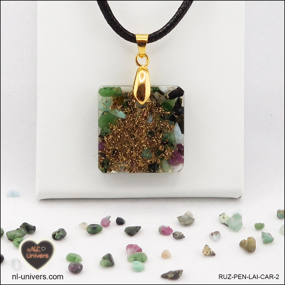 Pendentif Rubis-Zoïsite carré M.1 en orgonite laiton