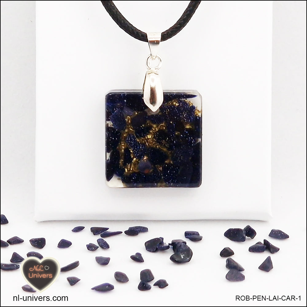 Pendentif Rivière d'or bleue carré M.1 en orgonite laiton