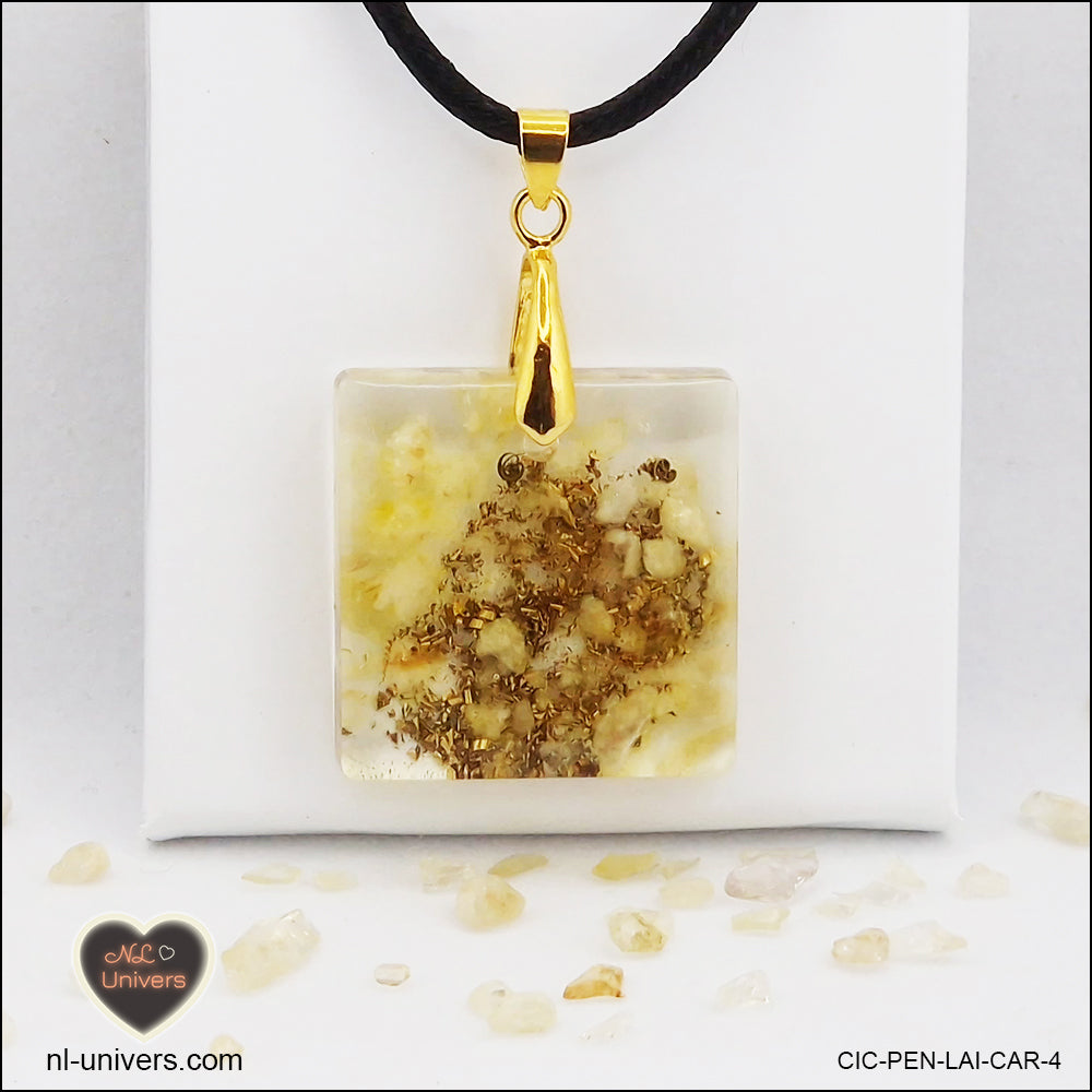 Pendentif Citrine chauffée carré M.2 en orgonite laiton