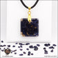 Pendentif Rivière d'or bleue carré M.1 en orgonite laiton