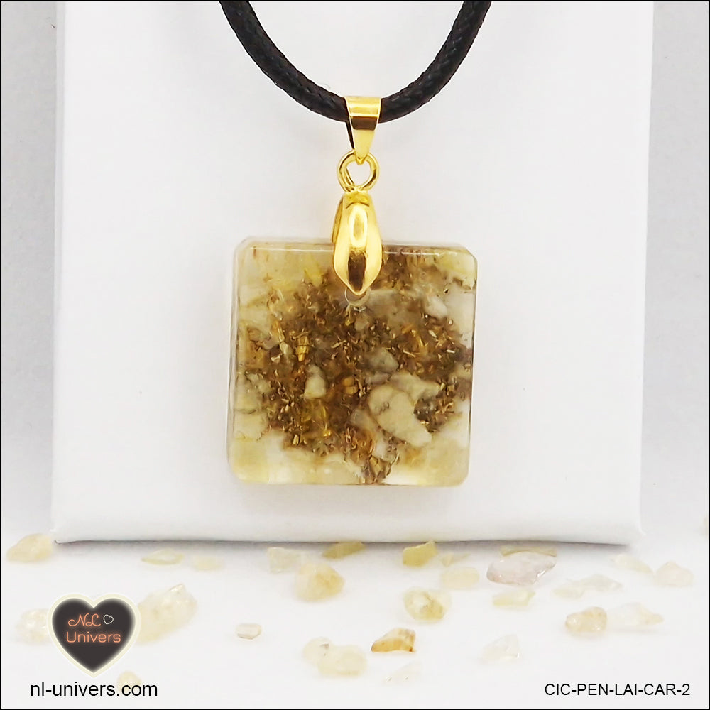 Pendentif Citrine chauffée carré M.1 en orgonite laiton