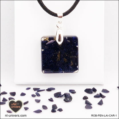 Pendentif Rivière d'or bleue carré M.1 en orgonite laiton