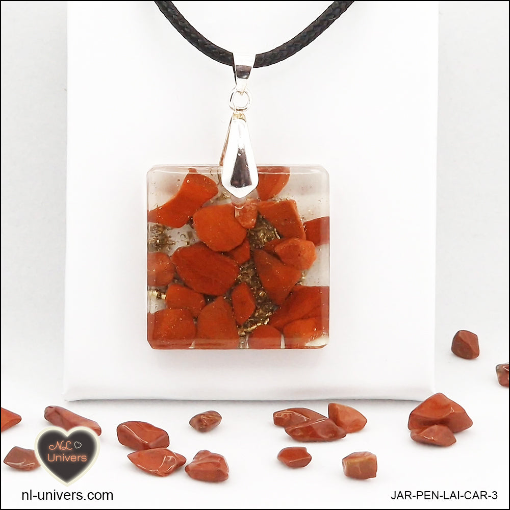 Pendentif Jaspe rouge carré M.2 en orgonite laiton