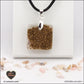 Pendentif Opale rose carré M.1 en orgonite laiton