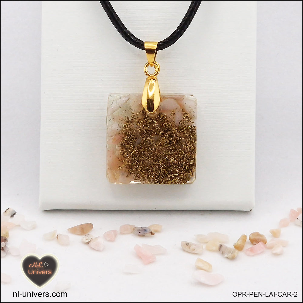 Pendentif Opale rose carré M.1 en orgonite laiton