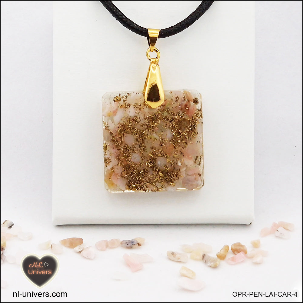 Pendentif Opale rose carré M.2 en orgonite laiton