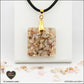 Pendentif Opale rose carré M.2 en orgonite laiton