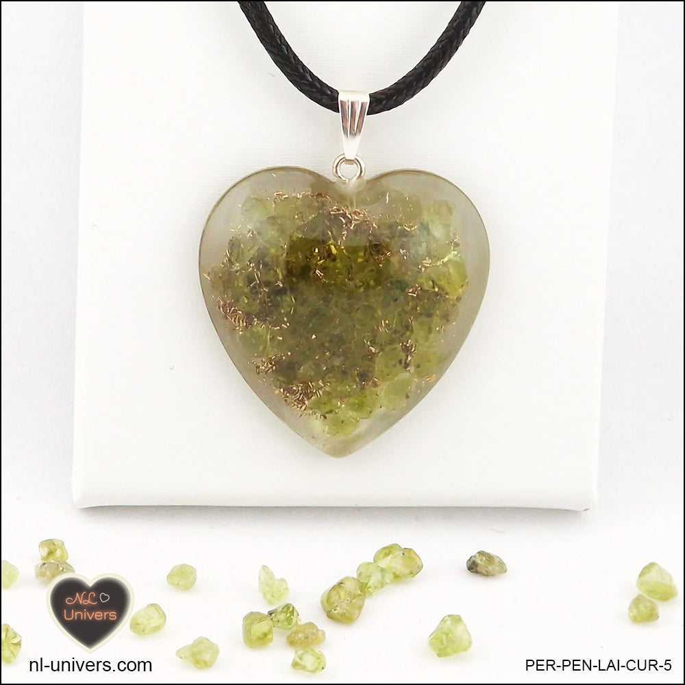 Peridot heart pendant M.3 in brass orgonite