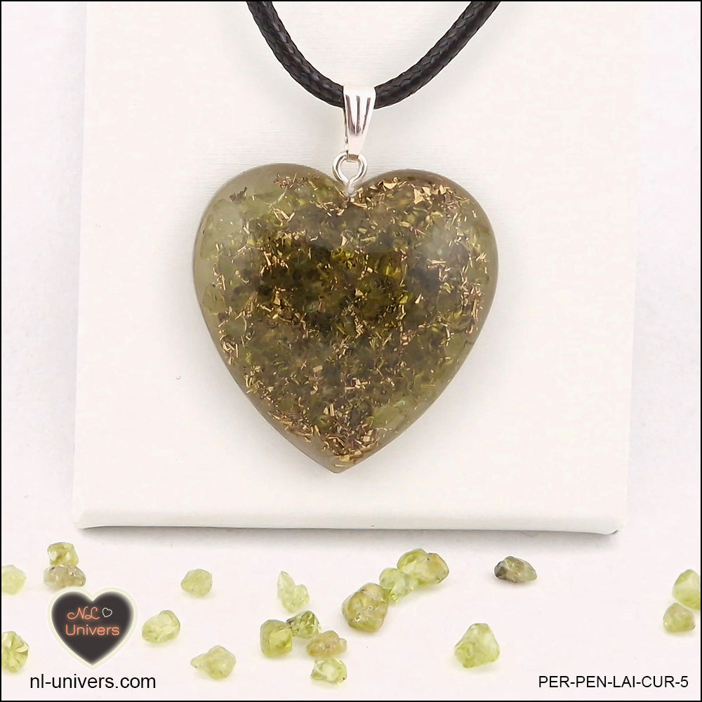 Peridot heart pendant M.3 in brass orgonite