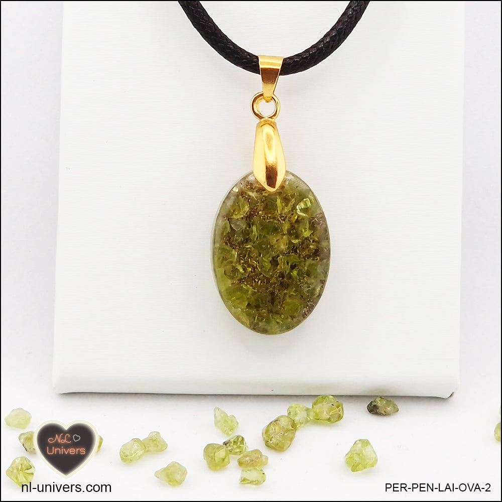 Oval Peridot pendant M.1 in brass orgonite