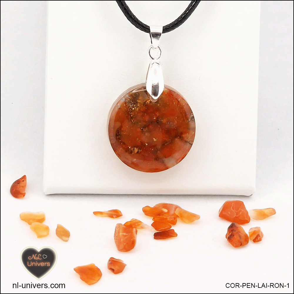 Pendentif Cornaline rond M.1 en orgonite laiton