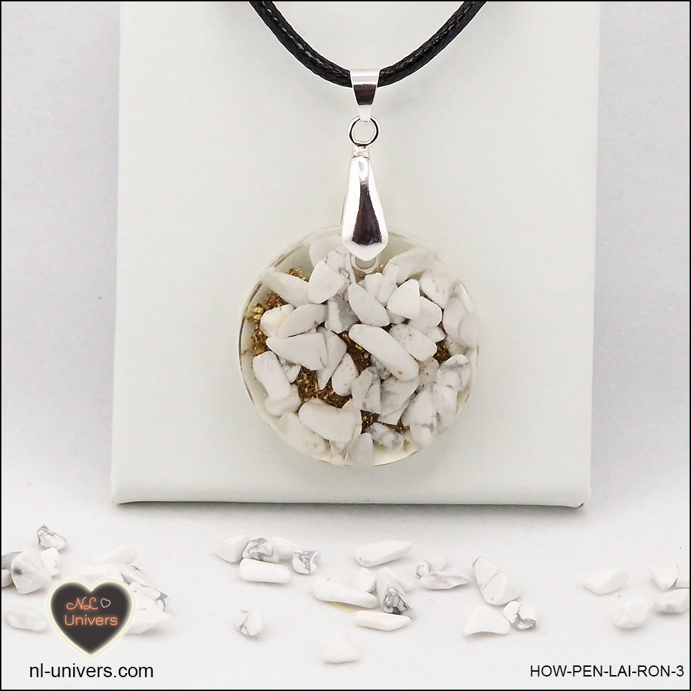 Pendentif Howlite-Magnésite rond M.2 en orgonite laiton