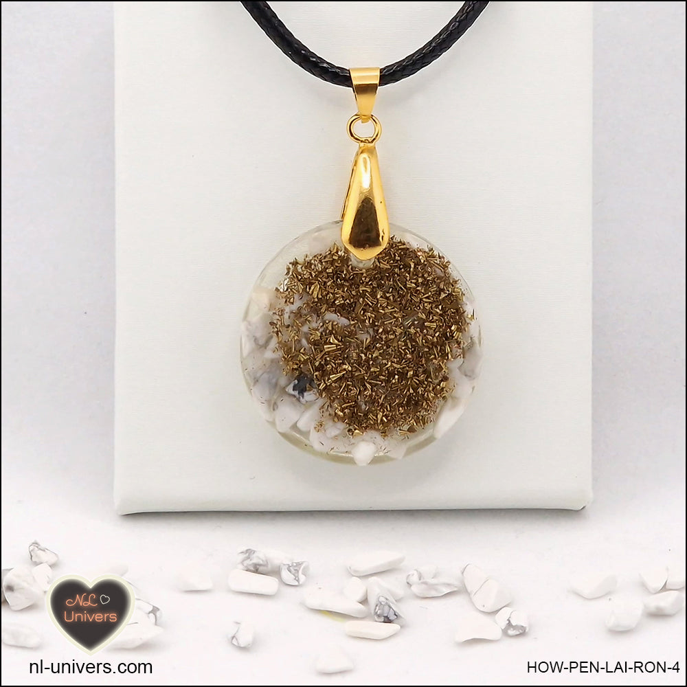 Pendentif Howlite-Magnésite rond M.2 en orgonite laiton