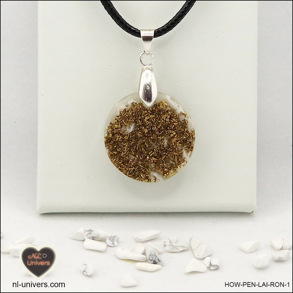 Pendentif Howlite-Magnésite rond M.1 en orgonite laiton