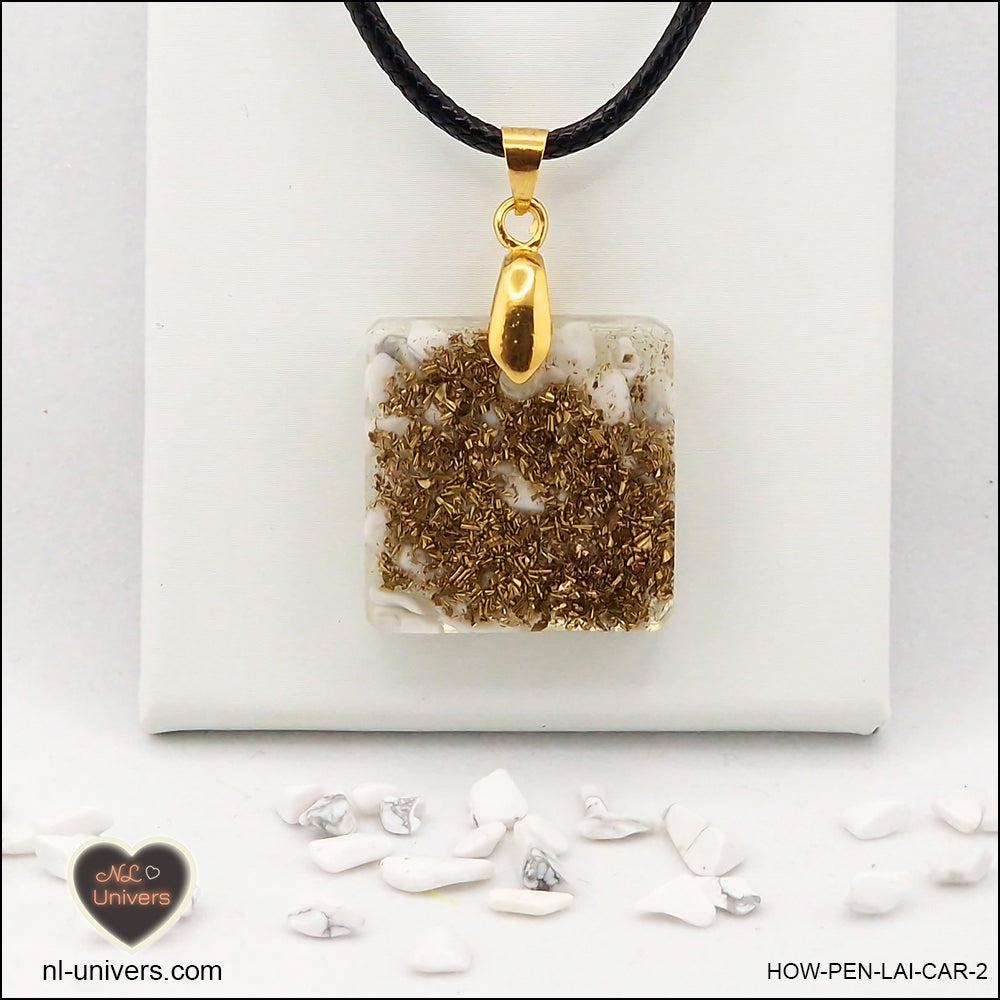 Pendentif Howlite-Magnésite carré M.1 en orgonite laiton