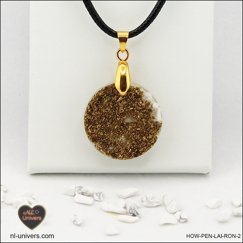 Pendentif Howlite-Magnésite rond M.1 en orgonite laiton