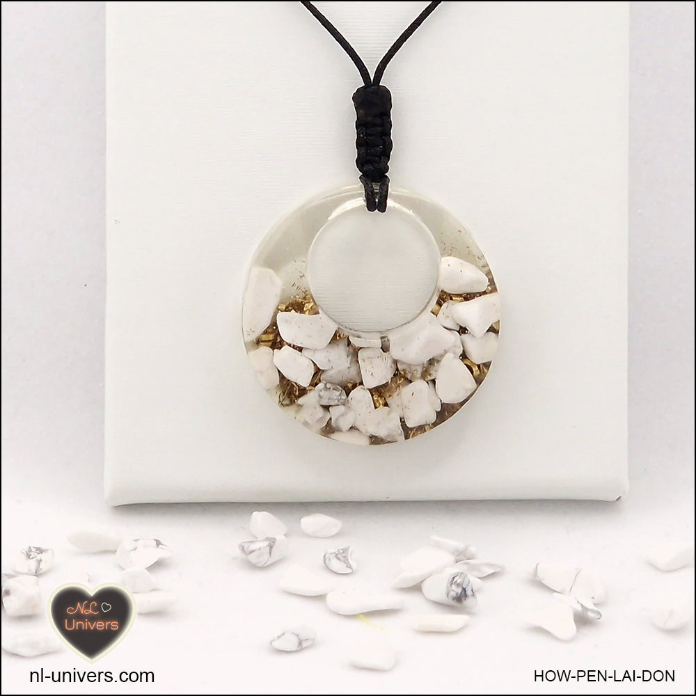 Pendentif Howlite-Magnésite donut en orgonite laiton