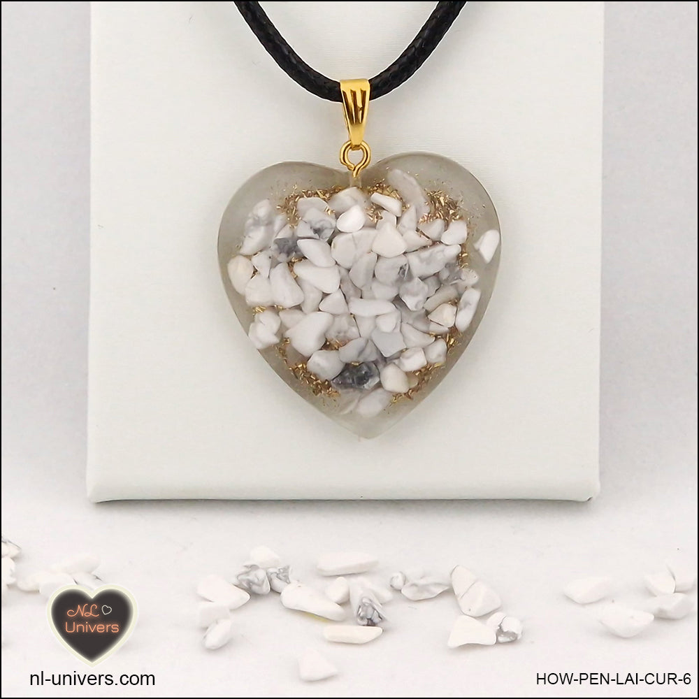 Pendentif Howlite-Magnésite cœur M.3 en orgonite laiton