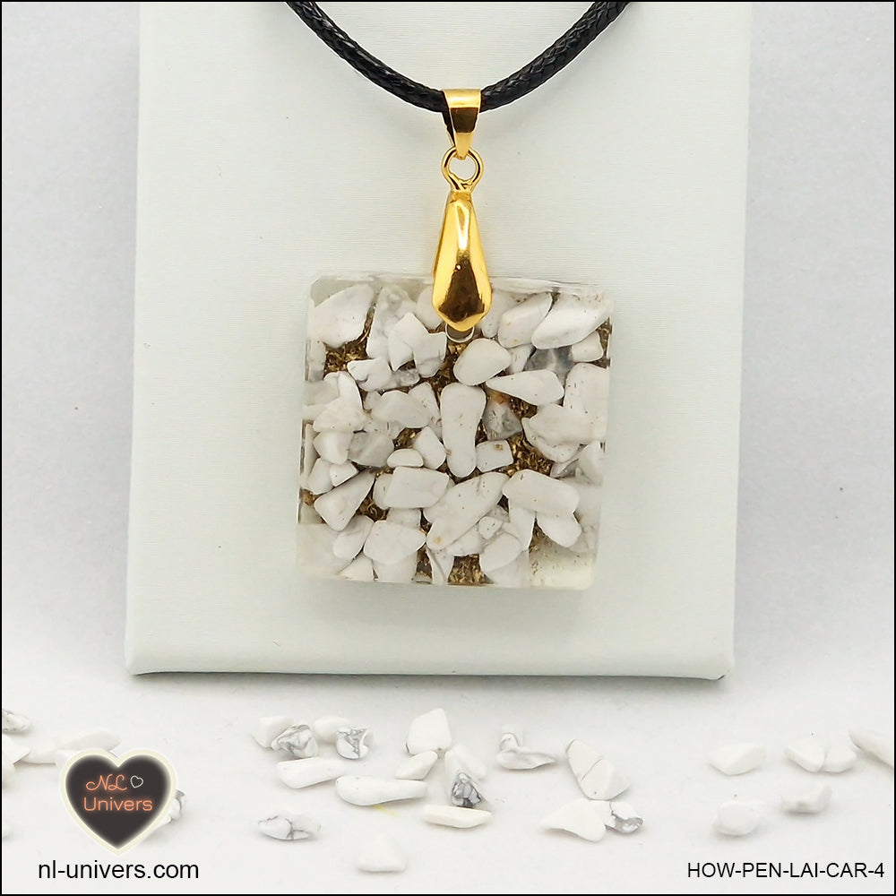 Pendentif Howlite-Magnésite carré M.2 en orgonite laiton