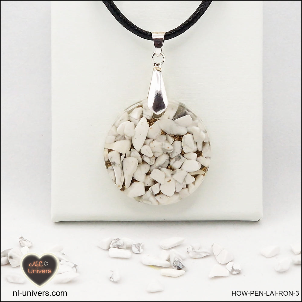 Pendentif Howlite-Magnésite rond M.2 en orgonite laiton