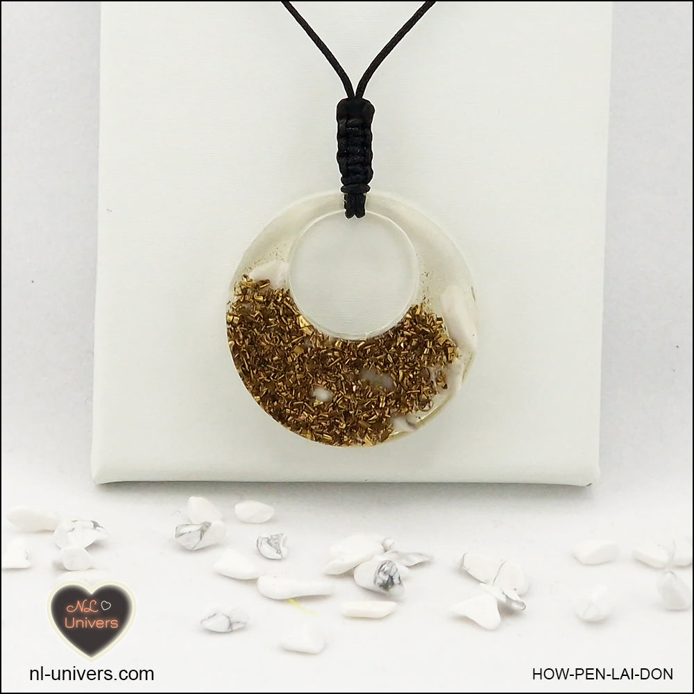 Pendentif Howlite-Magnésite donut en orgonite laiton