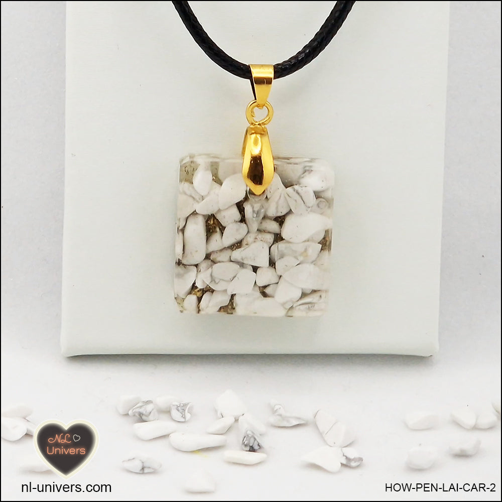 Pendentif Howlite-Magnésite carré M.1 en orgonite laiton