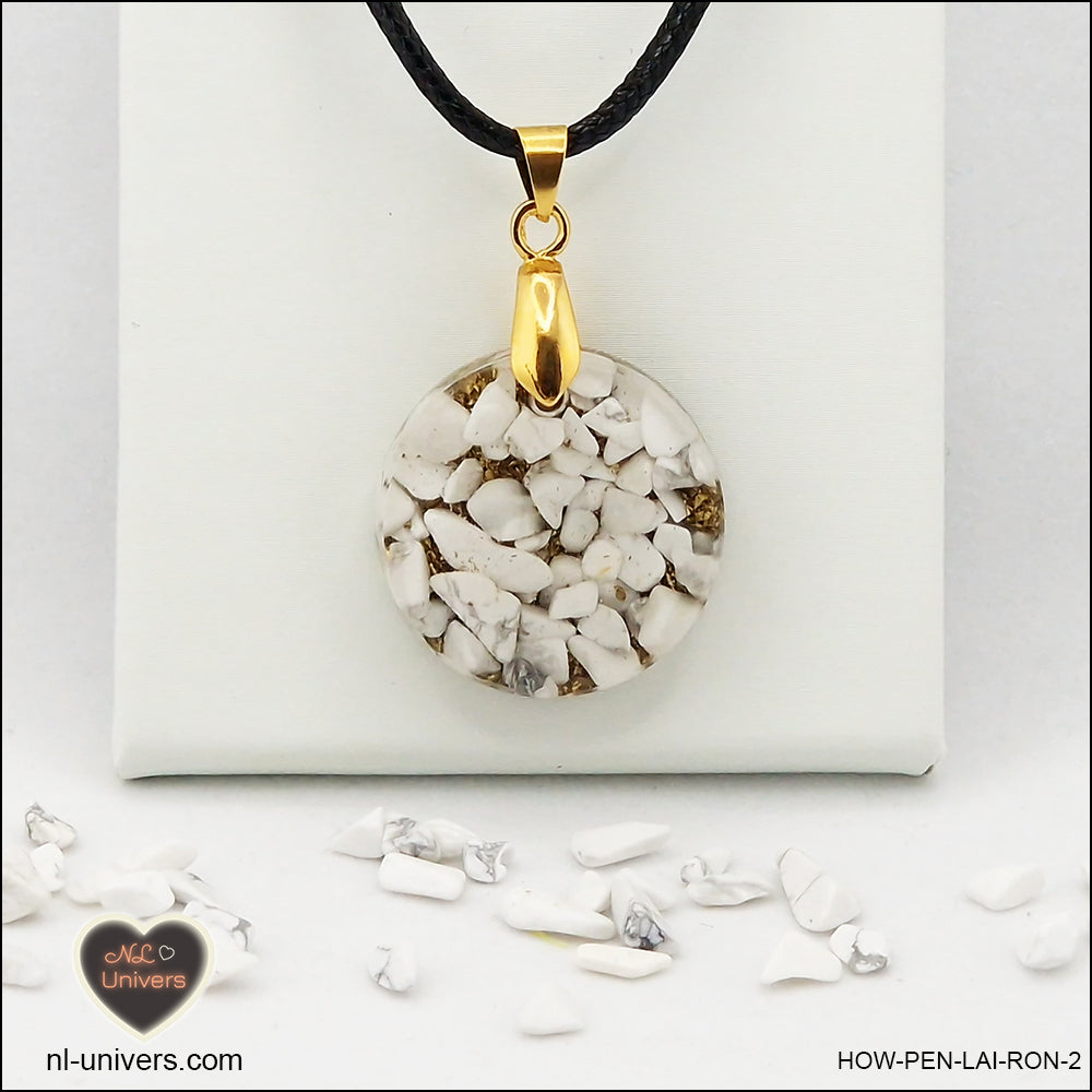 Pendentif Howlite-Magnésite rond M.1 en orgonite laiton