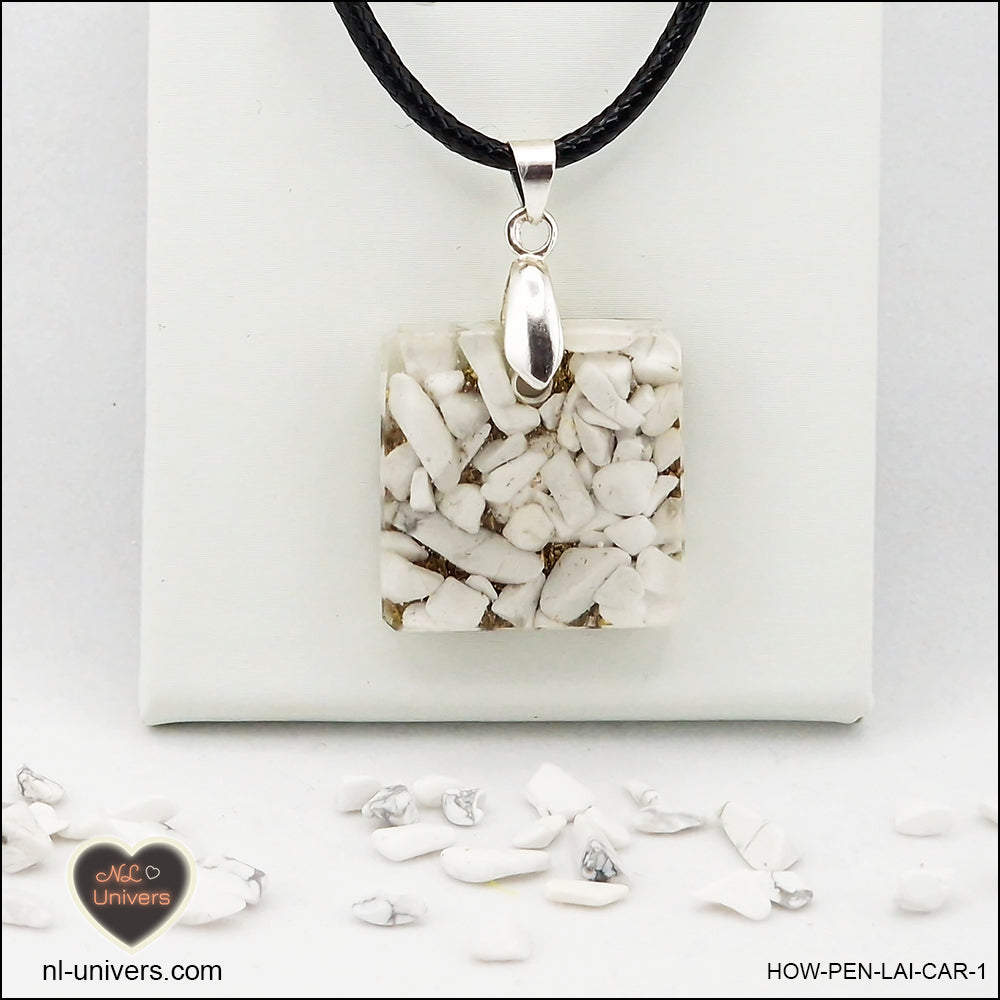 Pendentif Howlite-Magnésite carré M.1 en orgonite laiton