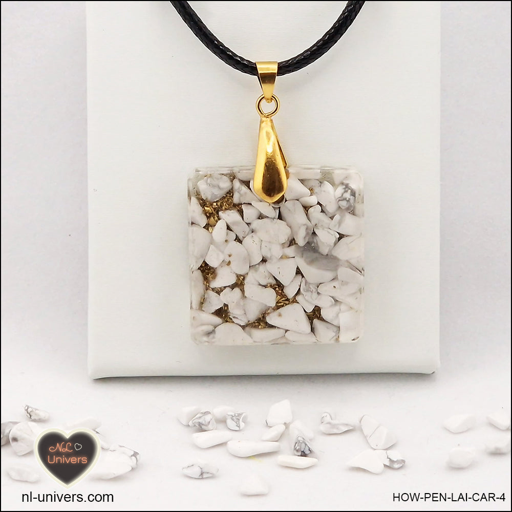 Pendentif Howlite-Magnésite carré M.2 en orgonite laiton