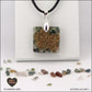 Pendentif Agate Indienne carré M.1 en orgonite laiton