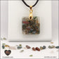 Pendentif Agate Indienne carré M.1 en orgonite laiton