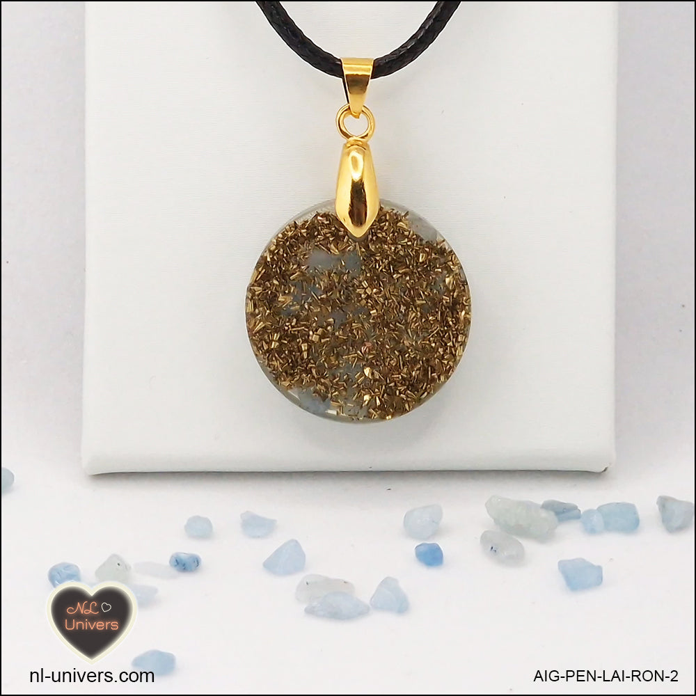 Pendentif Aigue-Marine rond M.1 en orgonite laiton