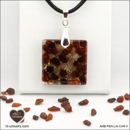 Pendentif Ambre carré M.2 en orgonite laiton